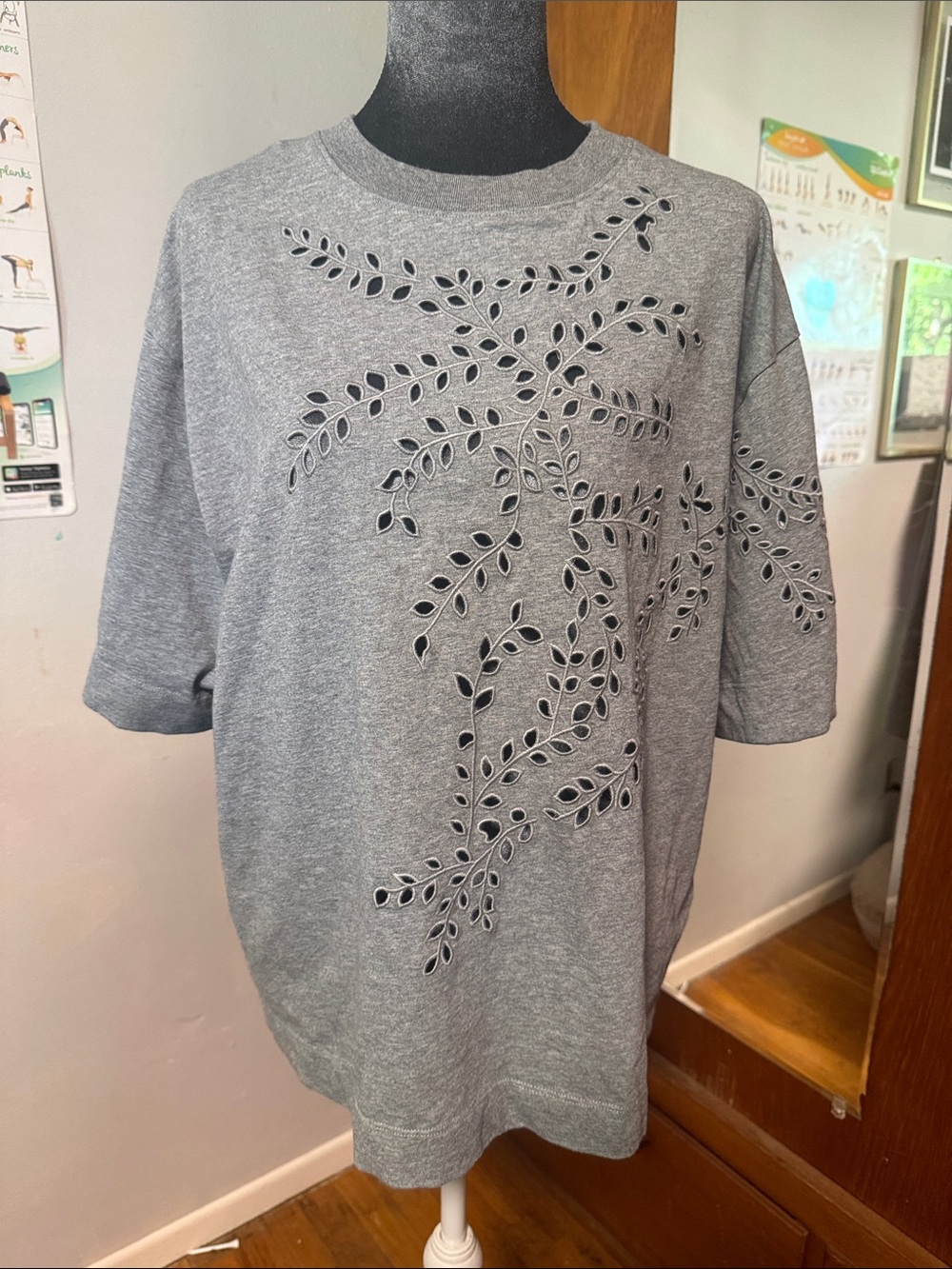 Women's Grey Short-Sleeve Tee with Cutout Leaf Embroidery